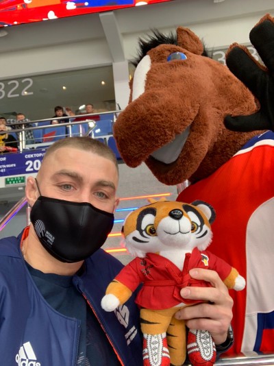Чемпионы мира по самбо Никита Клецков и Вячеслав Михайлин посетили хоккейный матч