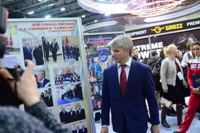 Видео: Министр спорта РФ Павел Колобков посетил стенд самбо на международной выставке «Спорт»