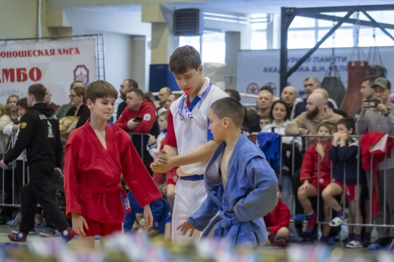 Сила характера на ковре: юные самбисты зажигают в Реутове